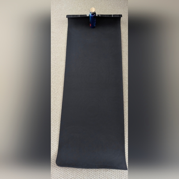 Lululemon Take Form Yoga Mat 5mm - Black White Marble - Picture 6 of 9